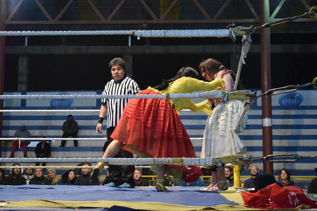 bolivia cholita wrestle dress bowler hat