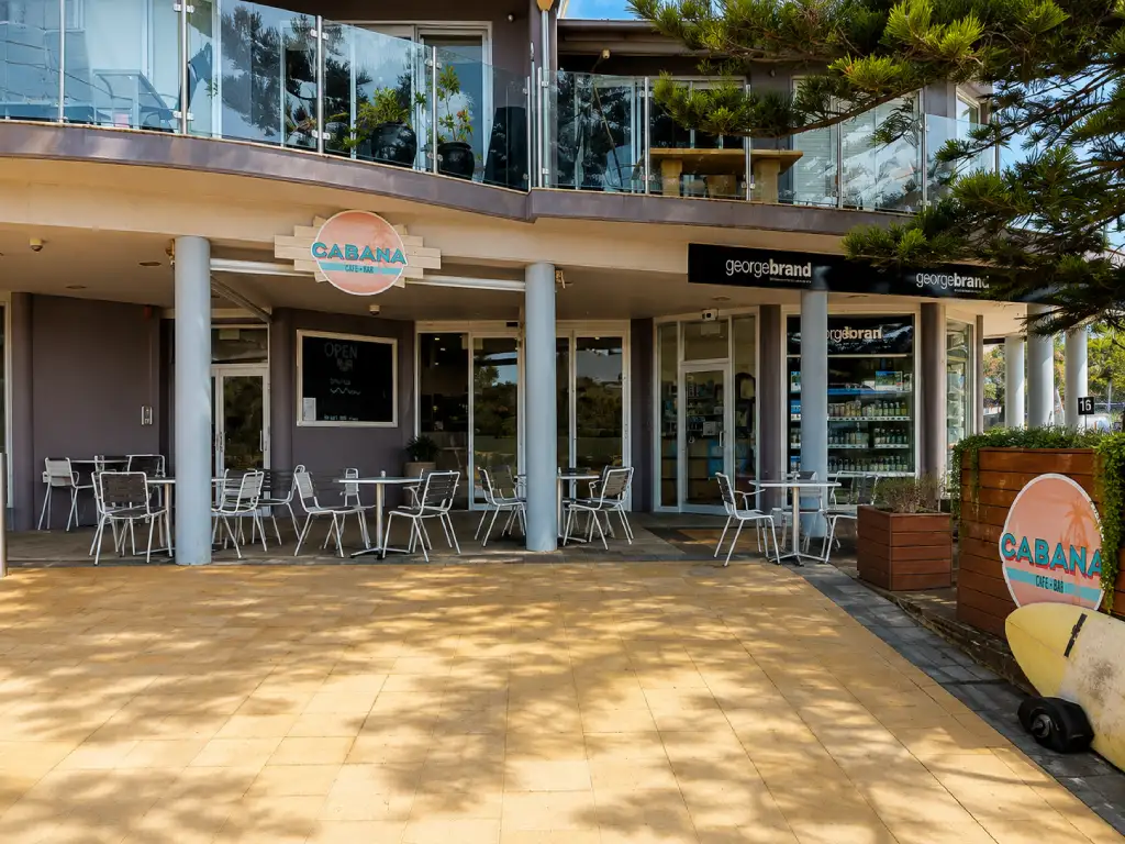 Quiet café beside the waterfront in Copacabana Bolivia with outdoor seating.
